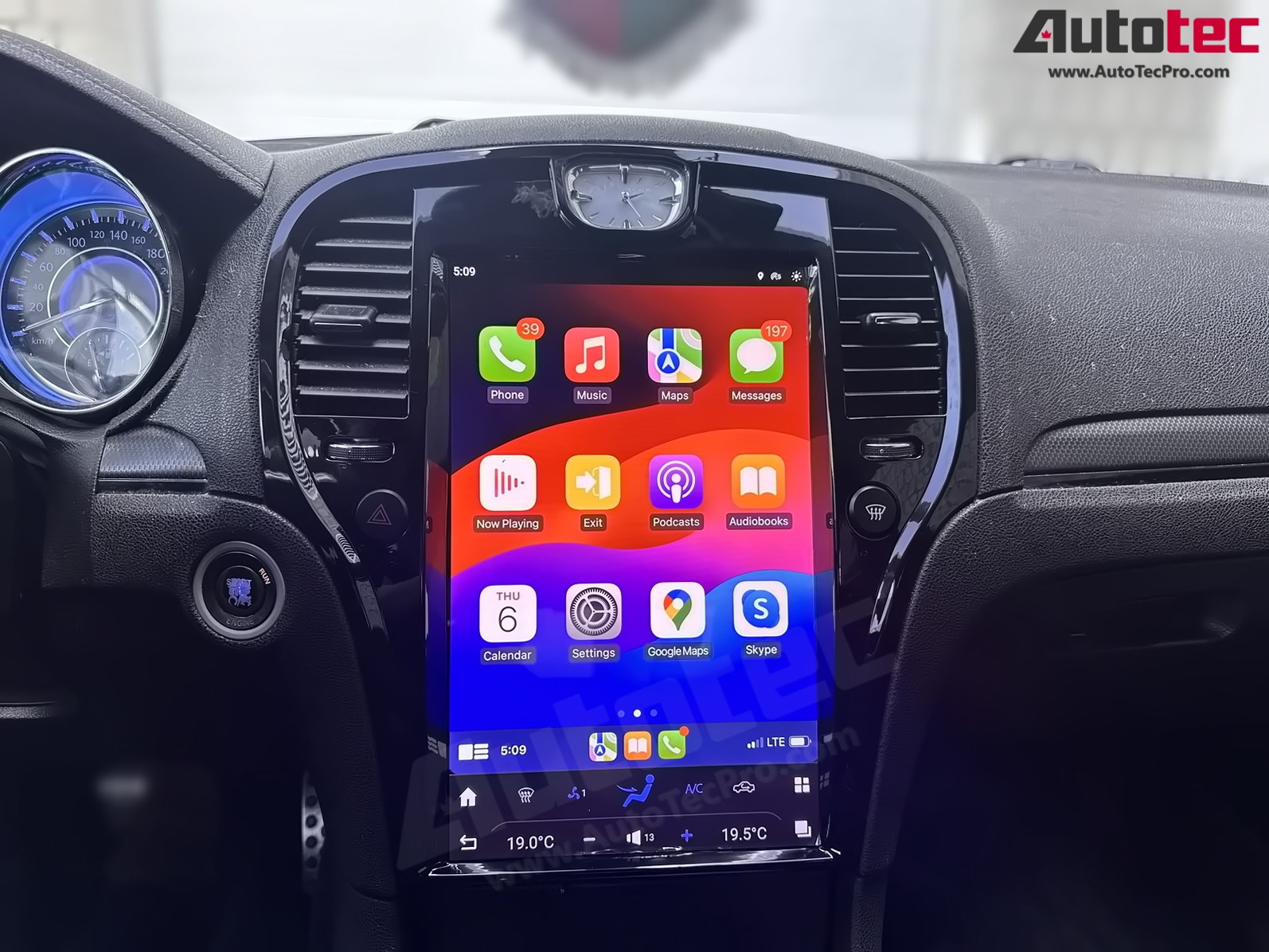 Chrysler 300 300c 300s (2011 – 2023) 14.4″ IPS QHD 2K Touch-Screen Android Navigation System | Android 13 | GPS | BT | Wifi | CarPlay | Android Auto | 4G LTE