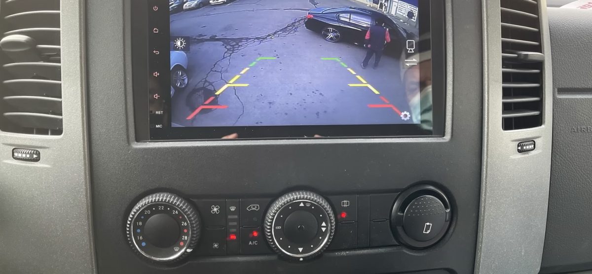 MercedesBenz Sprinter ( 20072018 ) DirectFit 9″ HD TouchScreen Android Navigation System